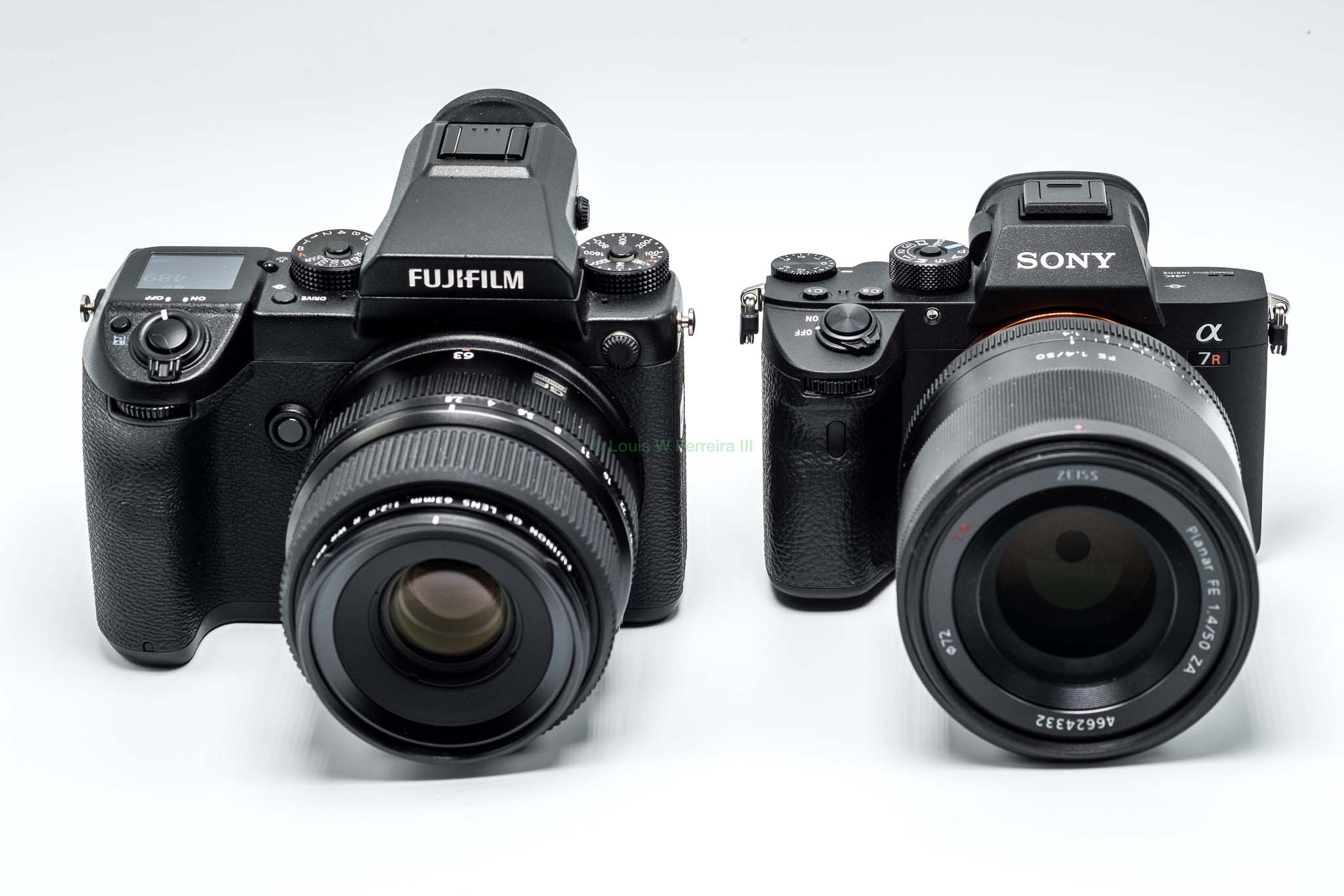 Sony canon сравнение. Sony a7 III. Sony a7 vs Fujifilm. Fujifilm gfx100s Canon. Sony a7 s Dynamic range.