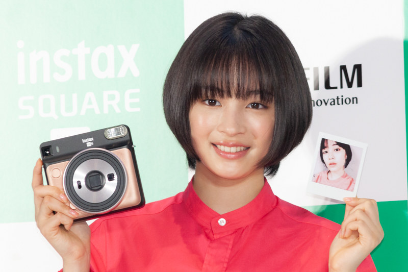 The SQuare is Mighty. Review of the Fujifilm Instax SQ6 with many