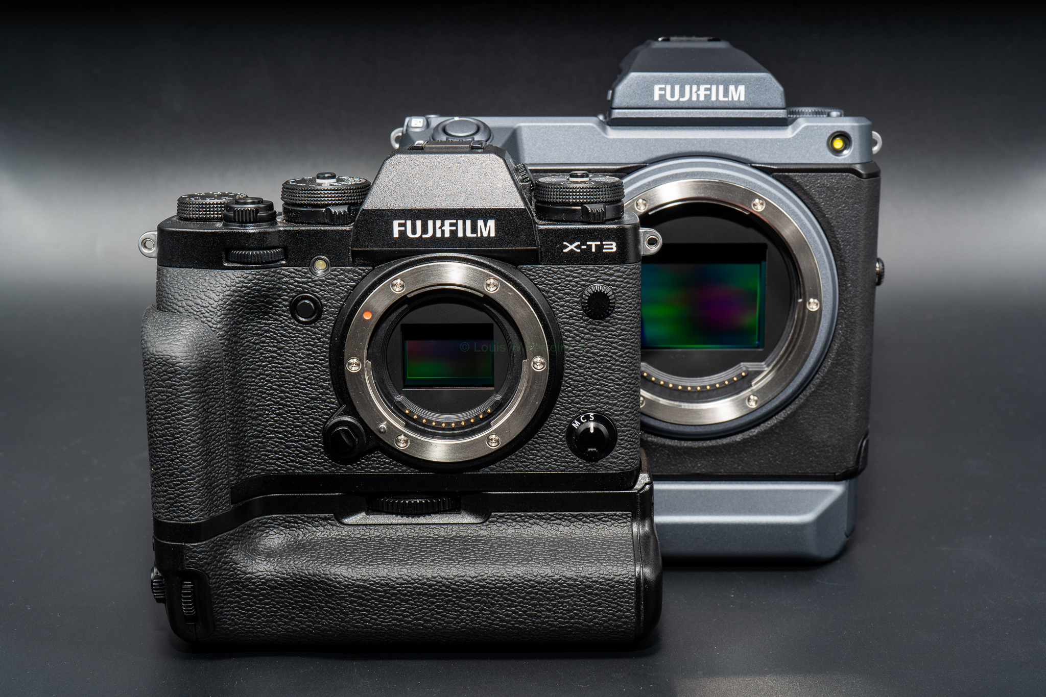 fuji frame mirrorless camera